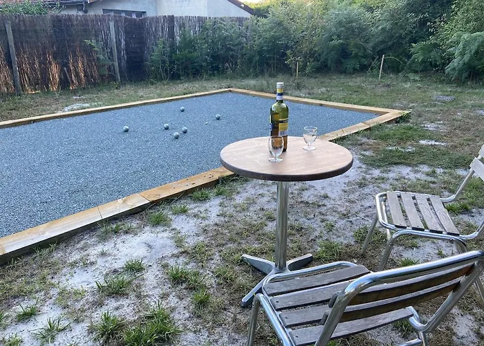 En Bois Sur Grand Parc Arbore Proche De L Ocean *